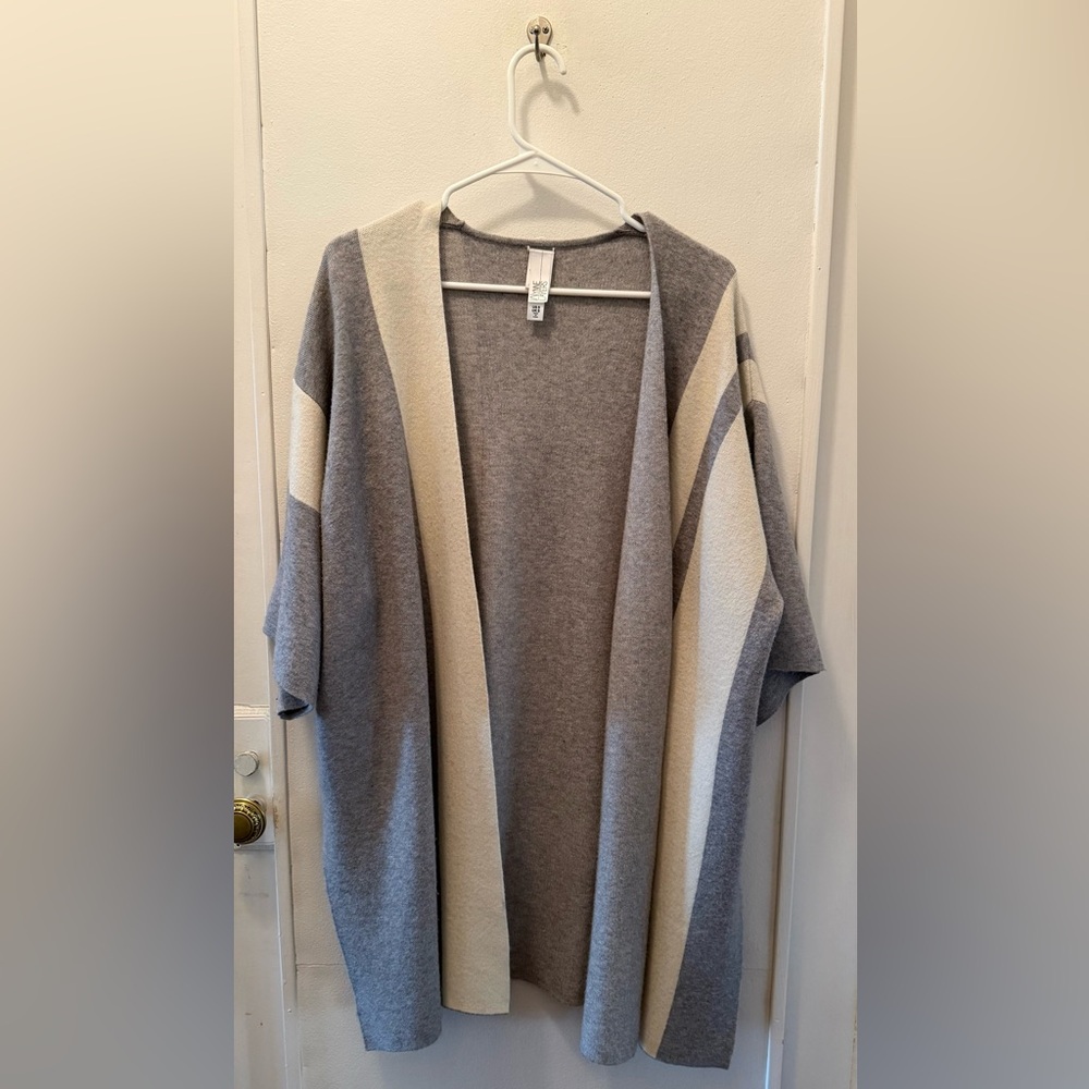 Wynne Layers Gray Color Blocked Cardigan